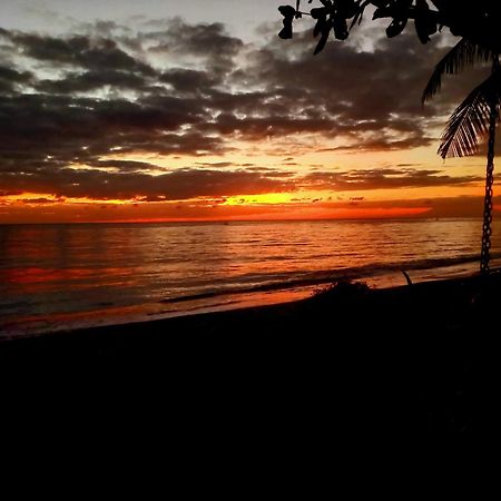 Bali North Beach B&B Tianyar Екстер'єр фото
