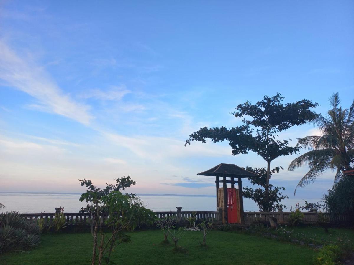 Bali North Beach B&B Tianyar Екстер'єр фото