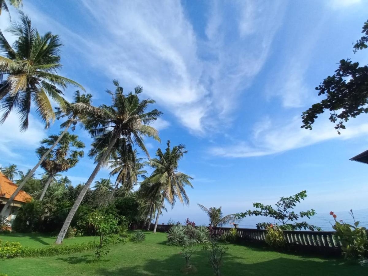 Bali North Beach B&B Tianyar Екстер'єр фото