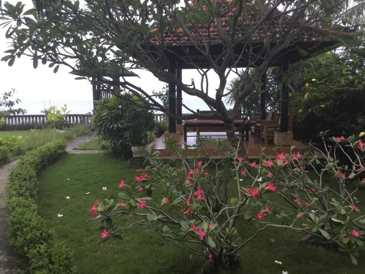 Bali North Beach B&B Tianyar Екстер'єр фото