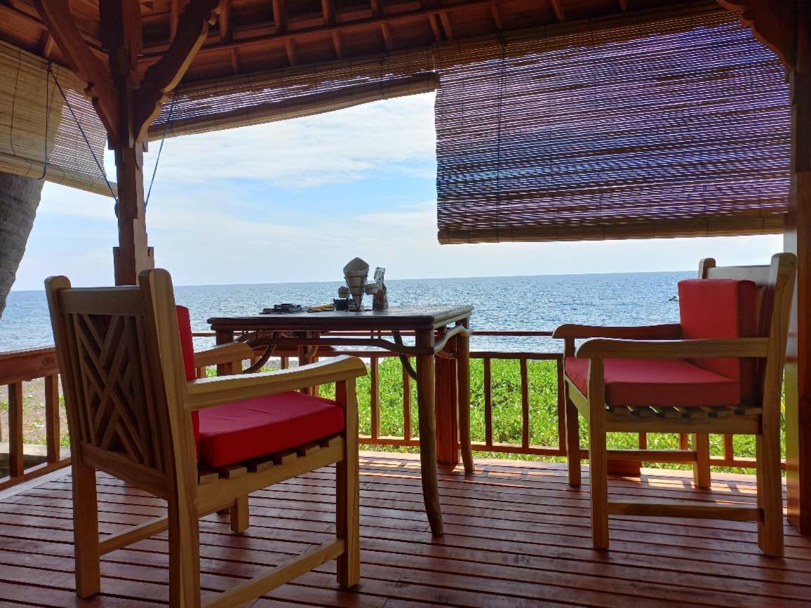 Bali North Beach B&B Tianyar Екстер'єр фото