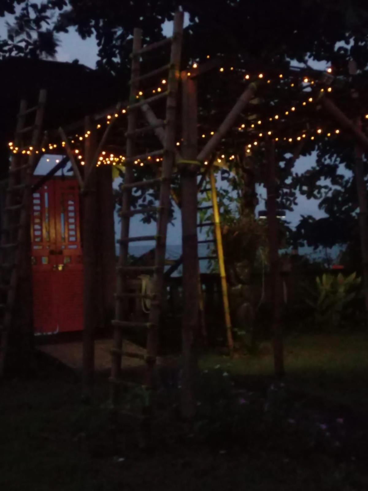 Bali North Beach B&B Tianyar Екстер'єр фото
