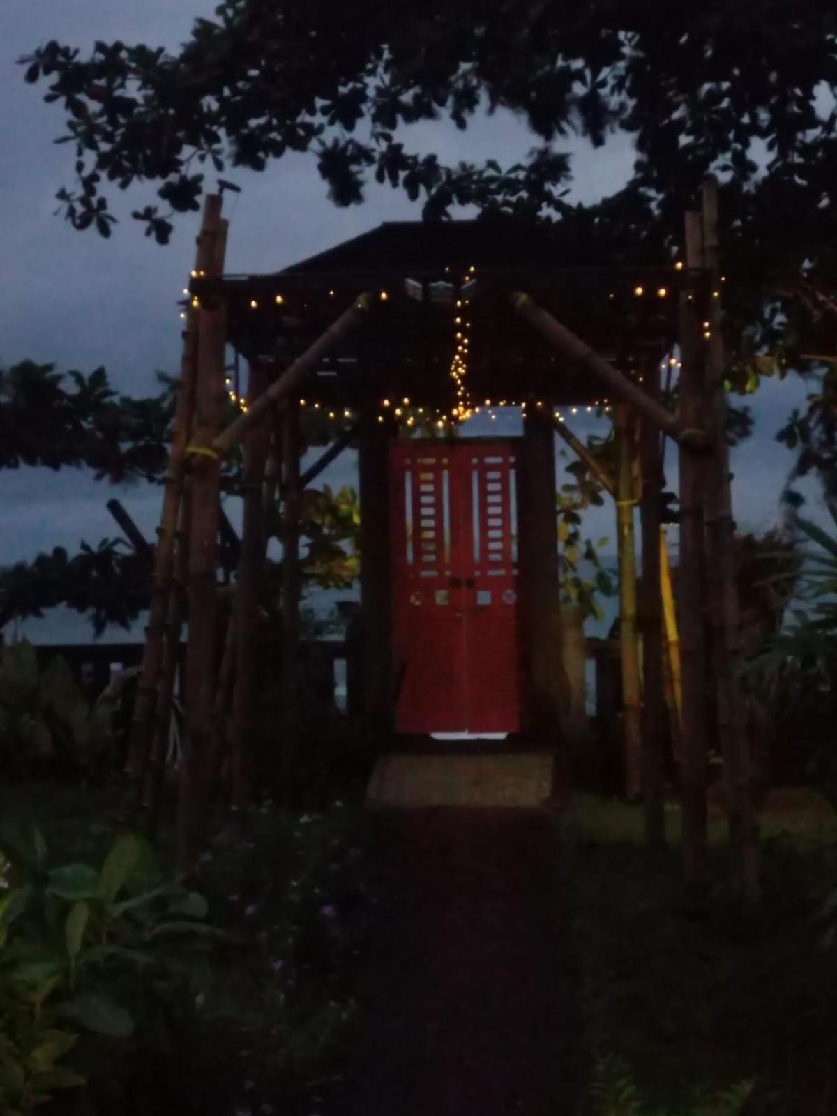 Bali North Beach B&B Tianyar Екстер'єр фото