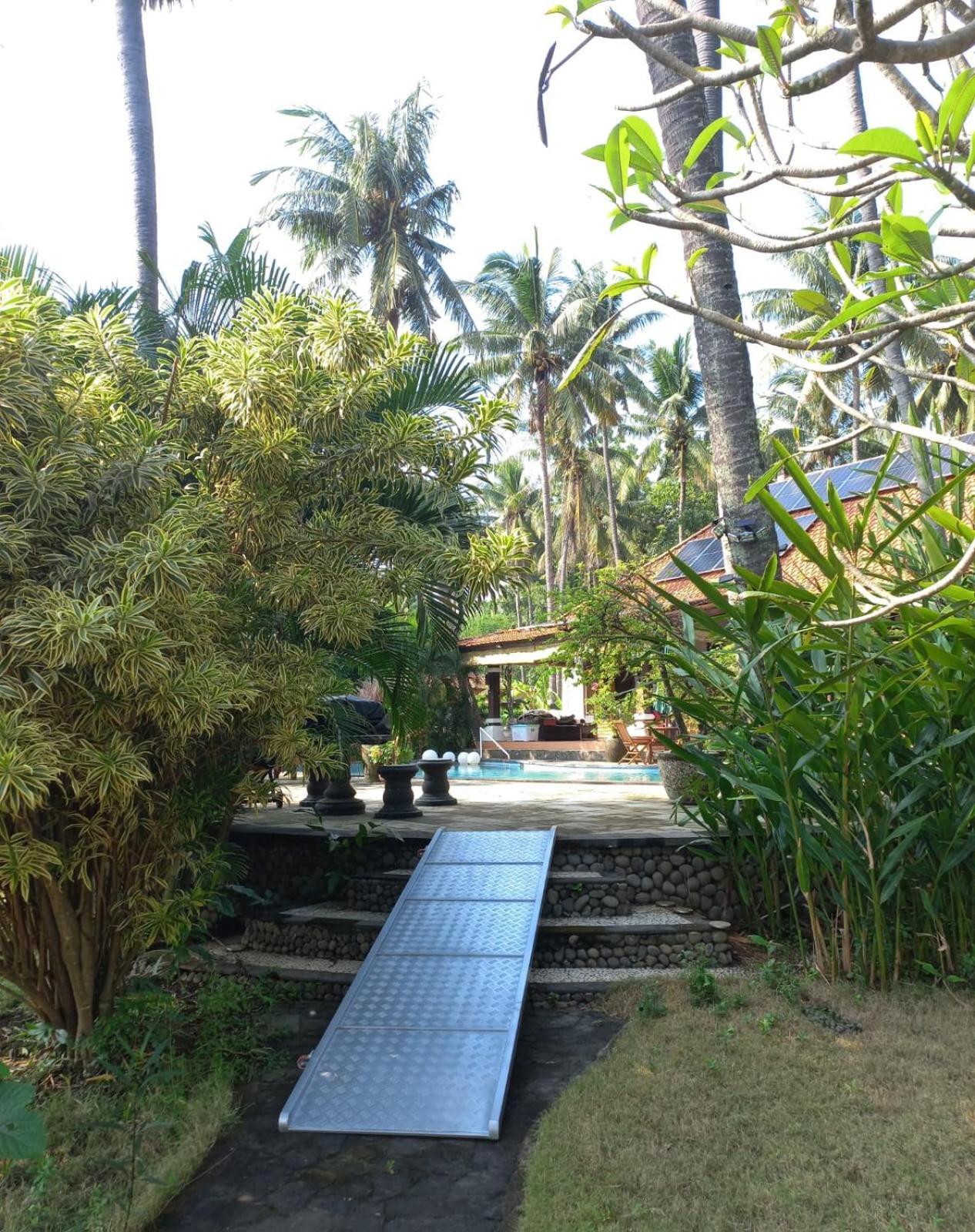 Bali North Beach B&B Tianyar Екстер'єр фото