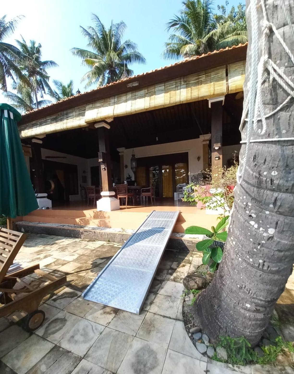 Bali North Beach B&B Tianyar Екстер'єр фото