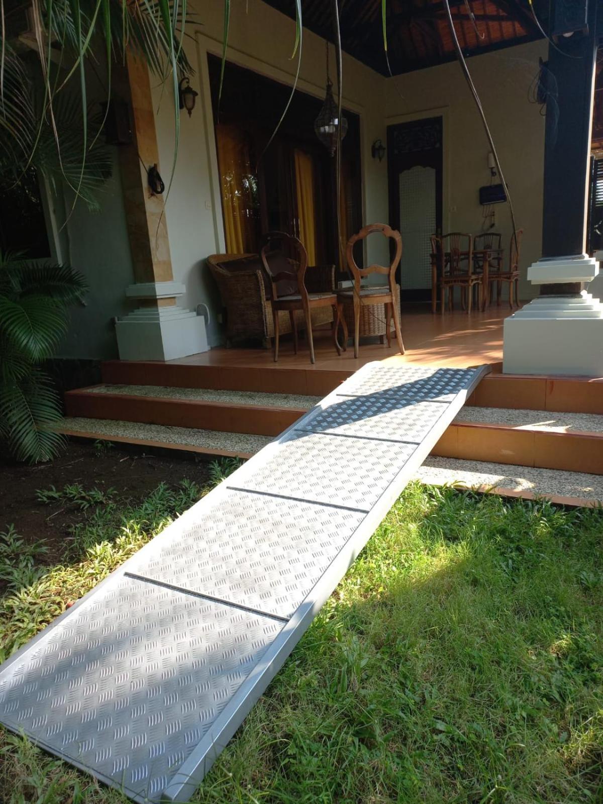 Bali North Beach B&B Tianyar Екстер'єр фото