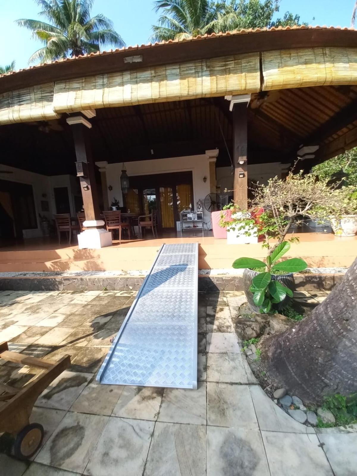 Bali North Beach B&B Tianyar Екстер'єр фото
