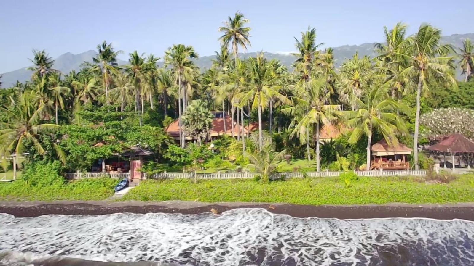 Bali North Beach B&B Tianyar Екстер'єр фото