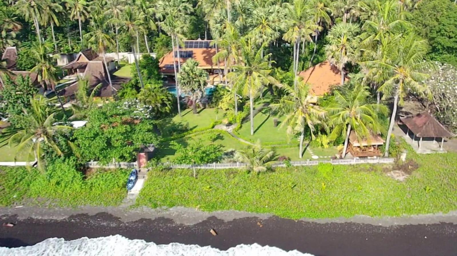 Bali North Beach B&B Tianyar Екстер'єр фото